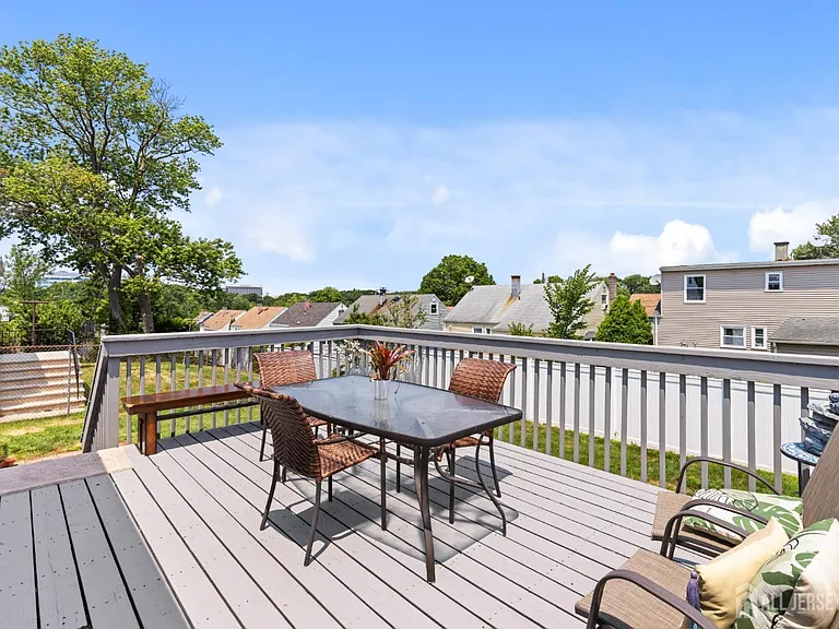 90 Maryknoll Rd — Photo 15