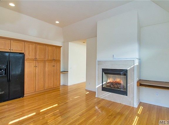 5th image of 279 S Ocean Ave