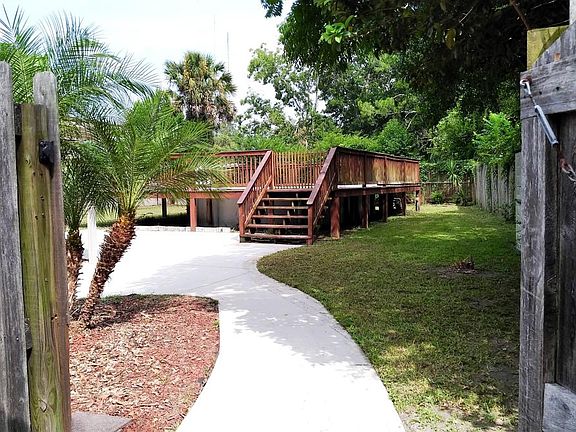 Second Gate to Backyard