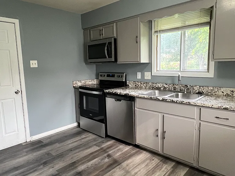 11226 Roxbury Dr #11226 — Photo 4