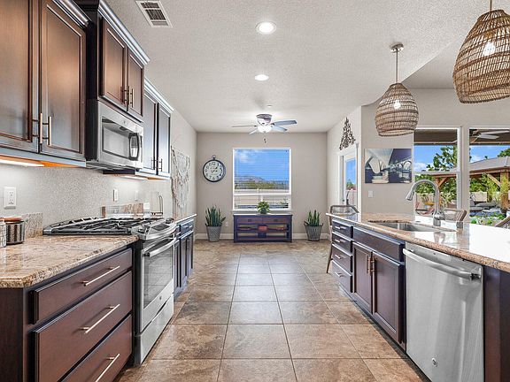 5th image of 4075 Pembroke Ln