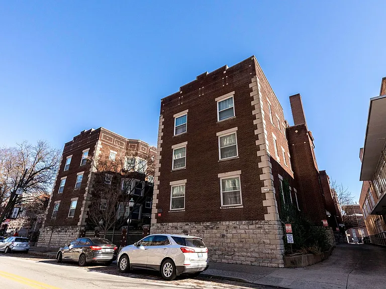 Cavalier Apartments — Photo 32