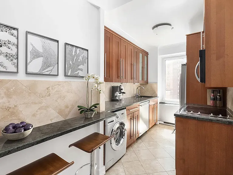210 Central Park S #10A — Photo 13