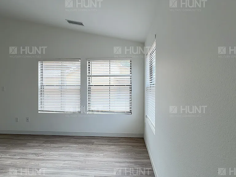905A Thorn Ct SE — Photo 9