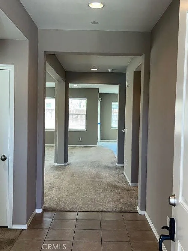 5 bed, 2728 sqft, $3,550 — Photo 2