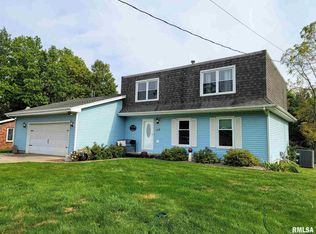 424 Hemlock Dr, Petersburg, IL