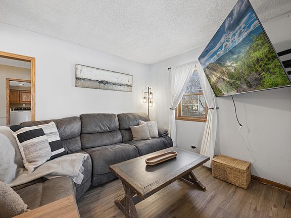 4th image of 8780 Moorhouse Ave