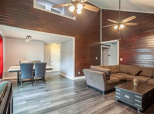 1704 Crockett St, Orange, TX 77630
