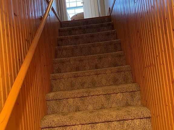 4th image of 1300 Hillcrest Ct