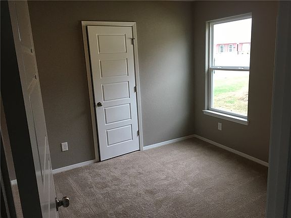 5th image of 1241 S Springfield Dr