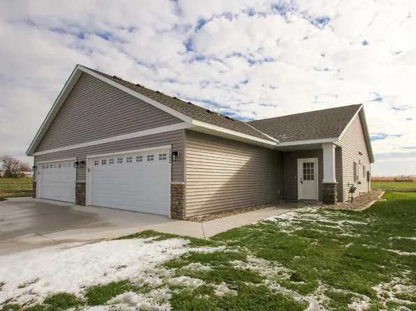 1192 Bluejay Dr SW, Hutchinson, MN 55350