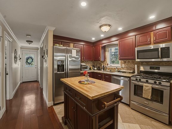 3rd image of 50 Samoset Rd