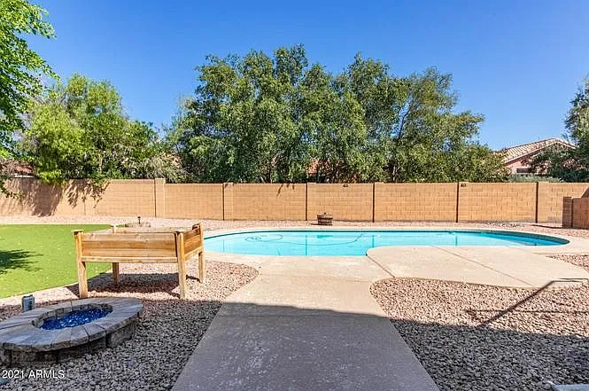 875 N Ithica Ct — Photo 3