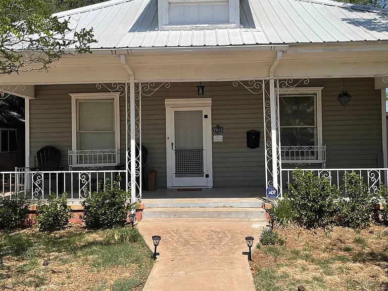 103 S Missouri Ave — Photo 2