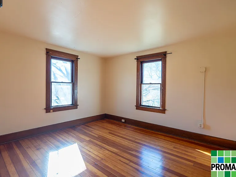21 Moore Ave — Photo 27