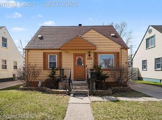 2135 Regina Ave, Lincoln Park, MI