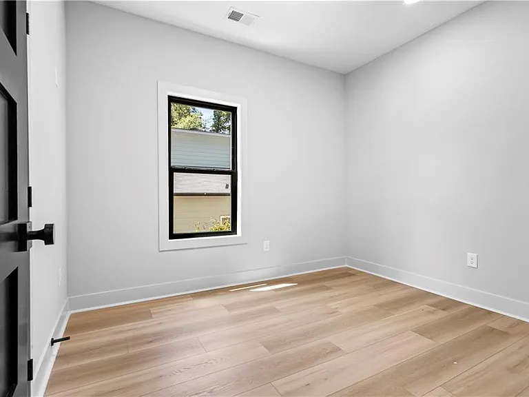 646 Robert St NW — Photo 20