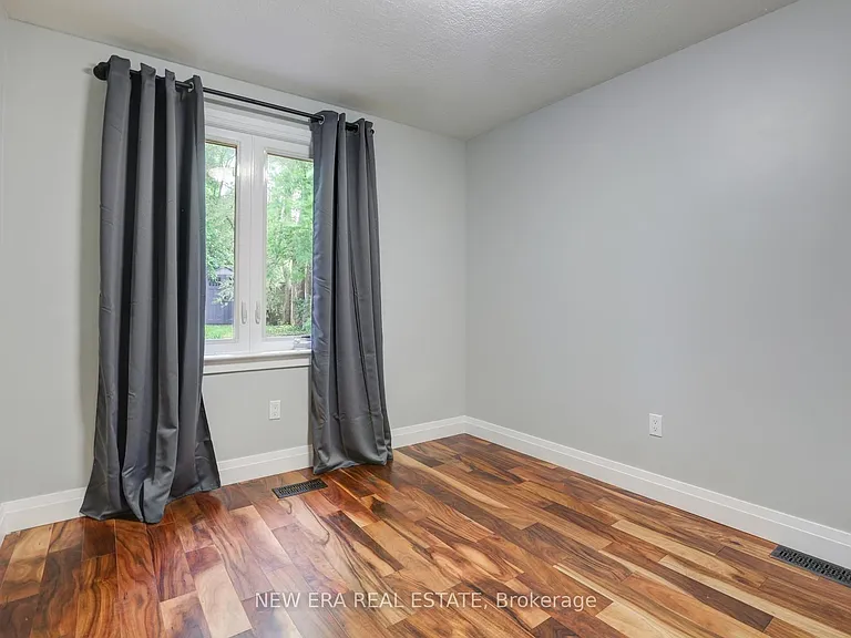 219 Lancaster St W — Photo 12