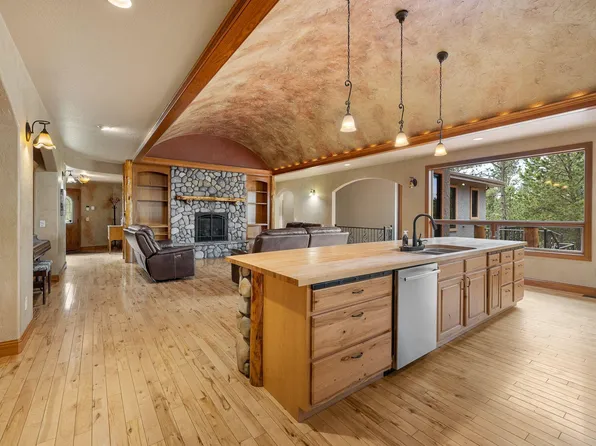 25189 Steckelberg Valley Rd, Custer, SD 57730