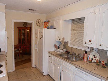 4th image of 2953 Longwood Dr