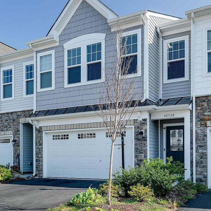 1st image of 42520 Benfold Sq