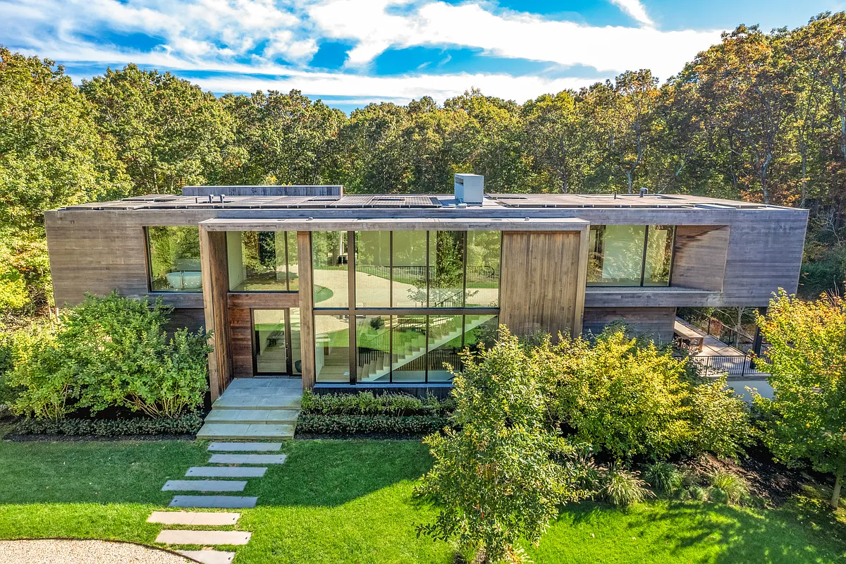 Building Photo - 431 Old Sag Harbor Rd