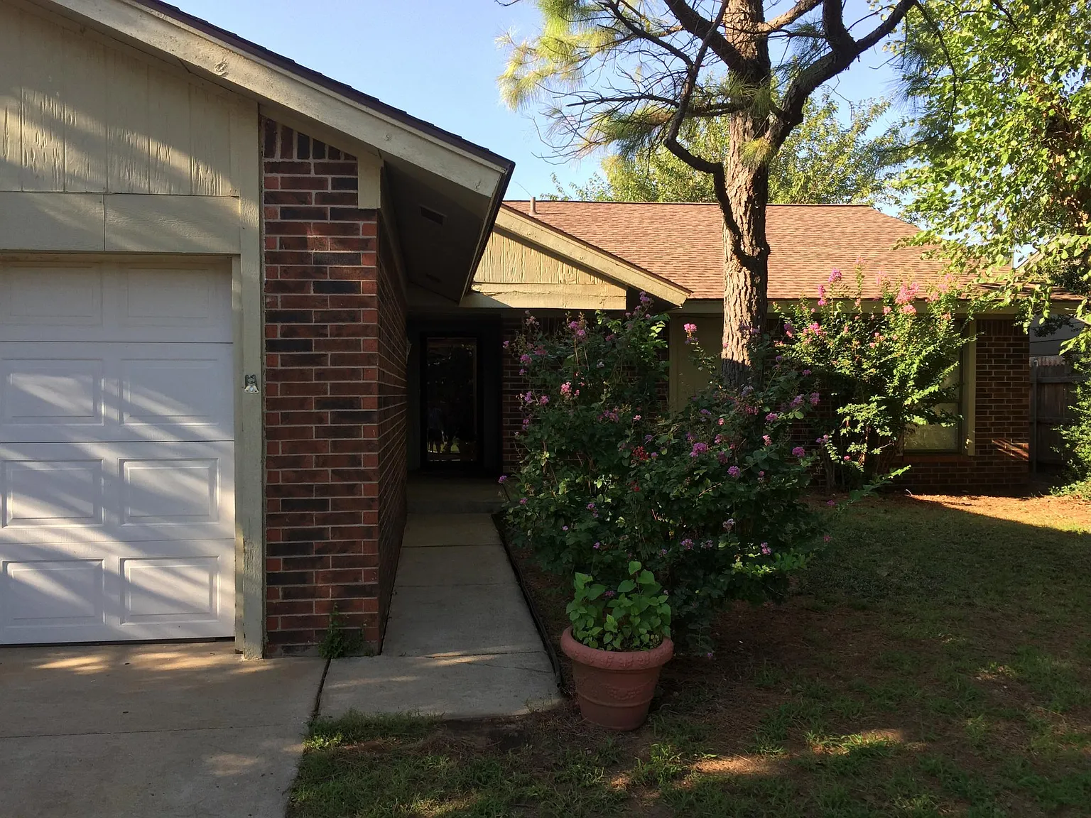 10325 Exter Avenue — Photo 4