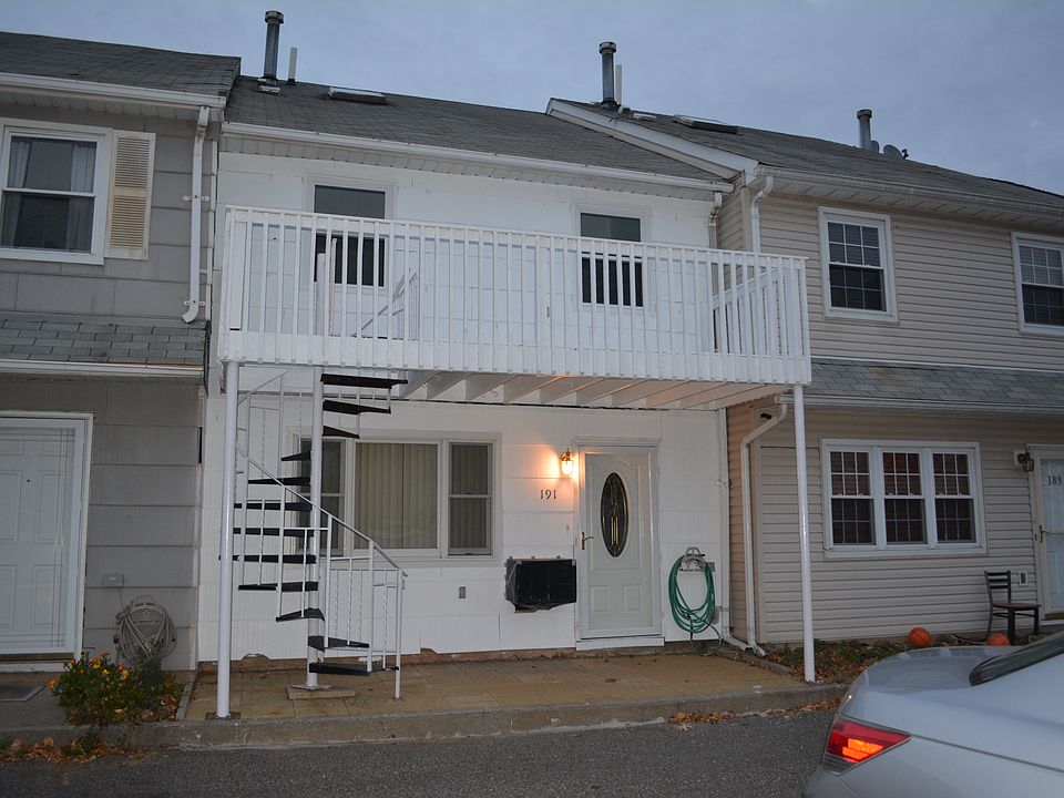 2nd image of 191 Quintard St