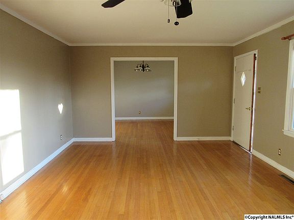 5th image of 712 Stanhope Dr NE