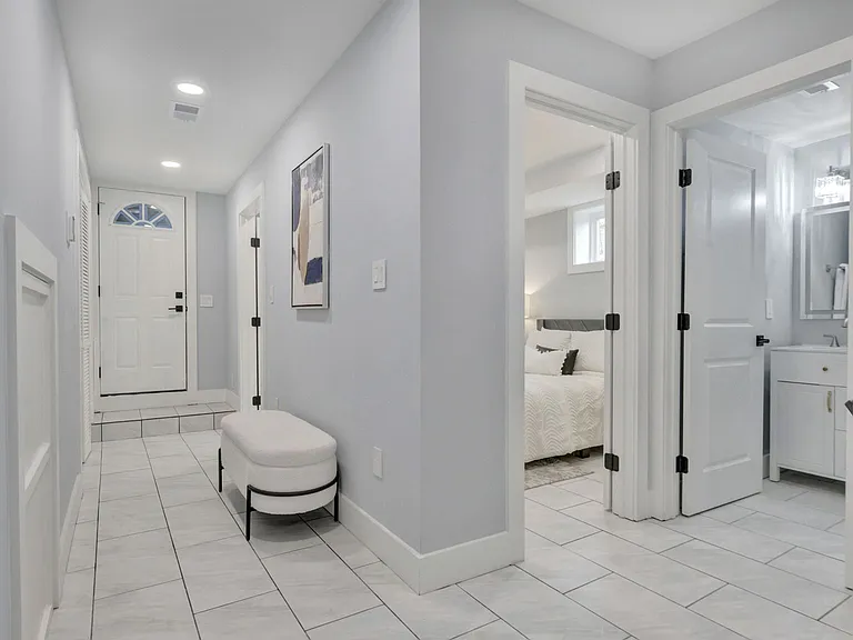 413 Ingraham St NW — Photo 1