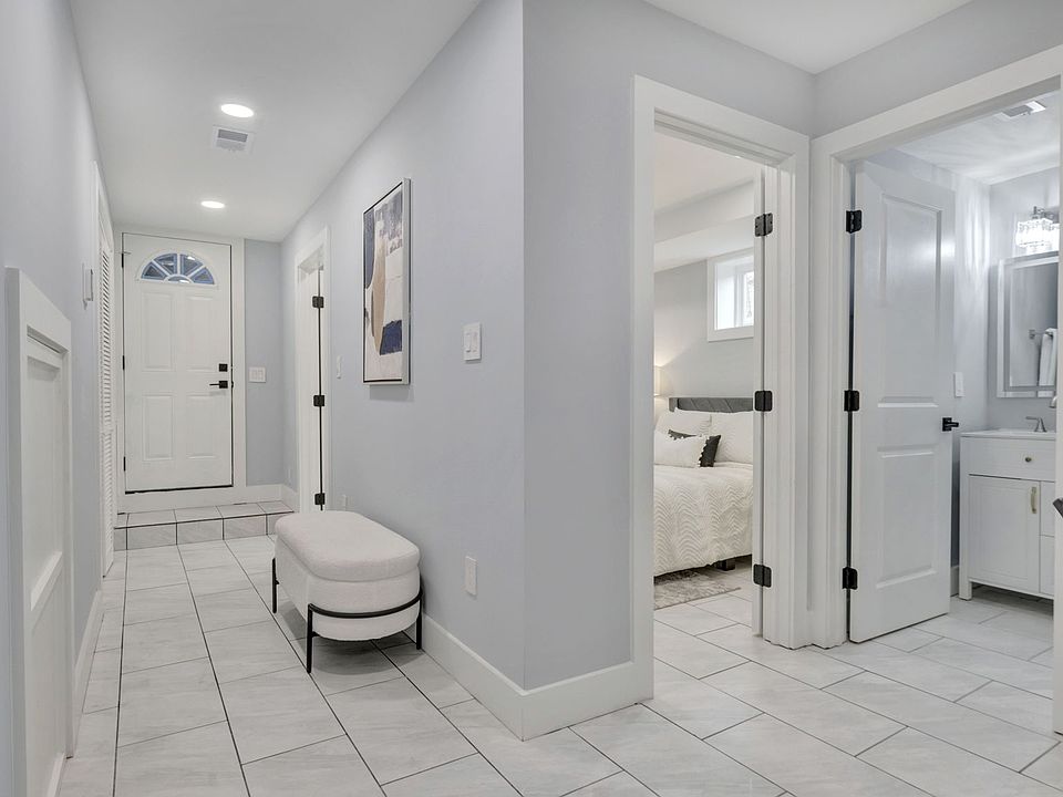 1st image of 413 Ingraham St NW