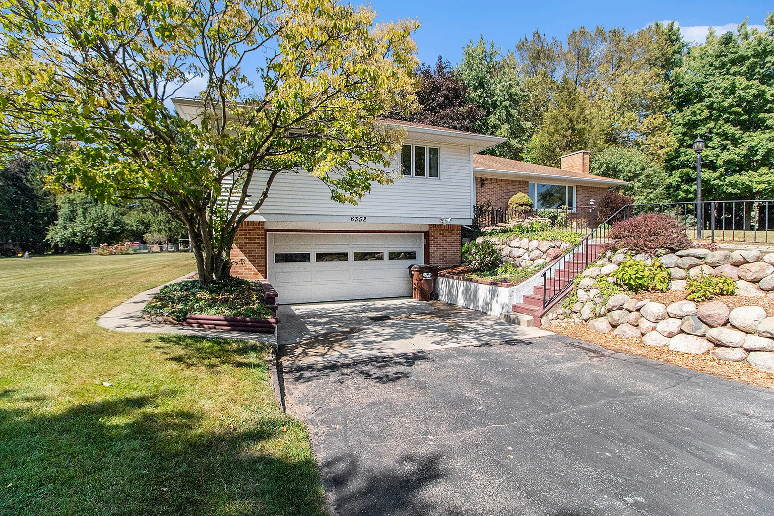 6352 Lodi Ln photo 1