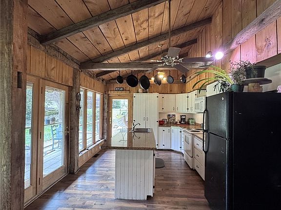 4th image of 987 Bloomster Hollow Rd