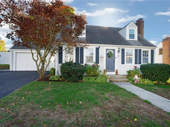 110 Fairfield Rd, Cranston, RI 02910