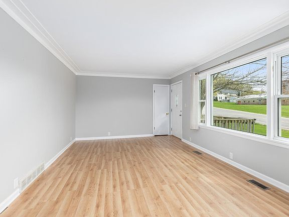 4th image of 3479 Dumont Rd