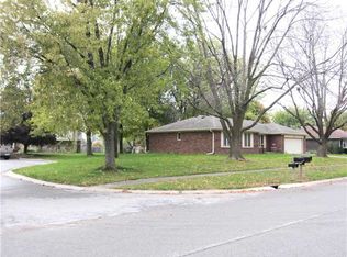 404 La Reforma Dr, Greenwood, IN