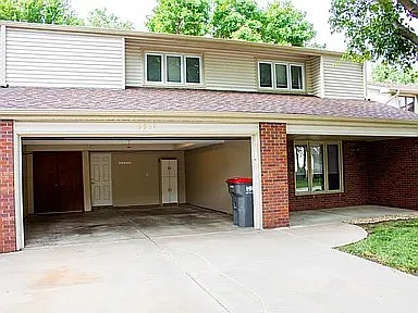 Building Photo - 5901 Oakridge Dr