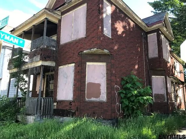 895 Emmett St, Schenectady, NY 12307