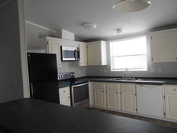 Dishwasher, plenty of counter space and kitchen storage