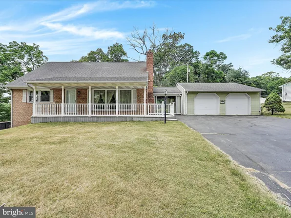 97 Schoolhouse Rd, Middletown, PA 17057