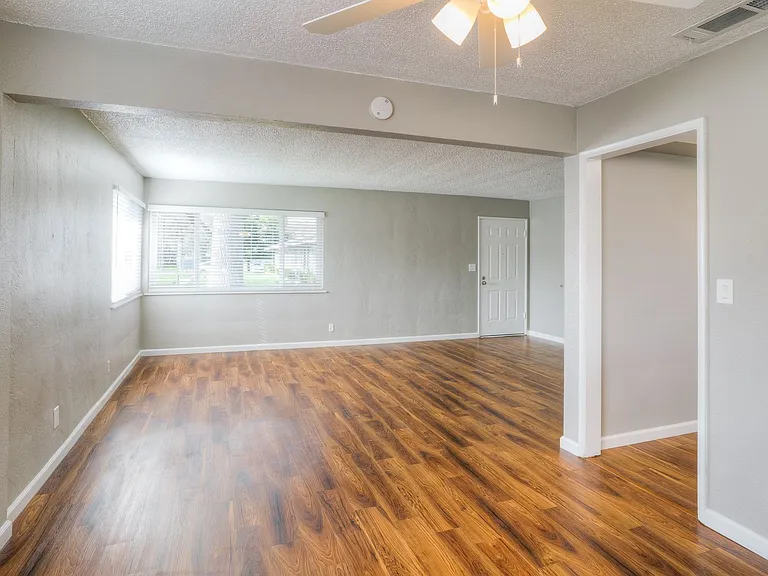 Phoenix Apartments — Photo 35