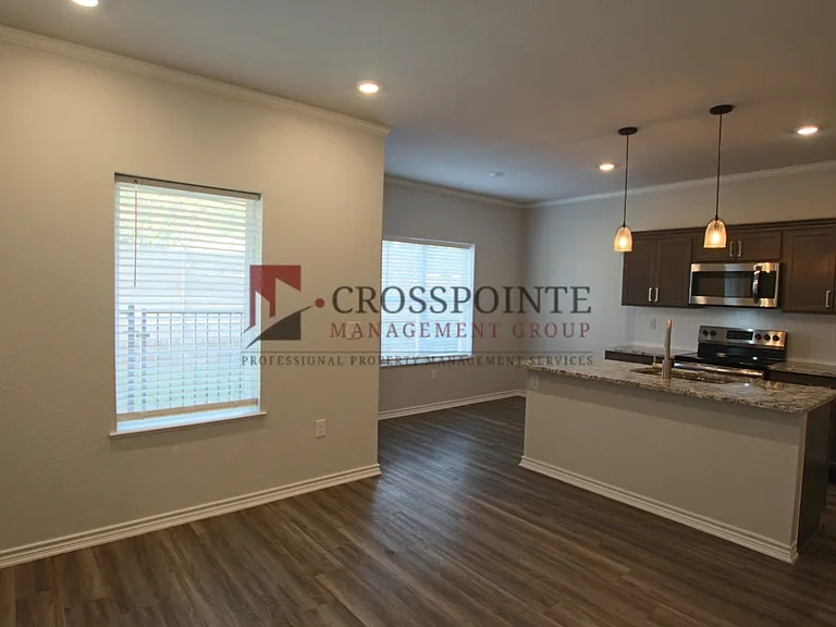 1927 Lindbergh Dr #301 — Photo 36