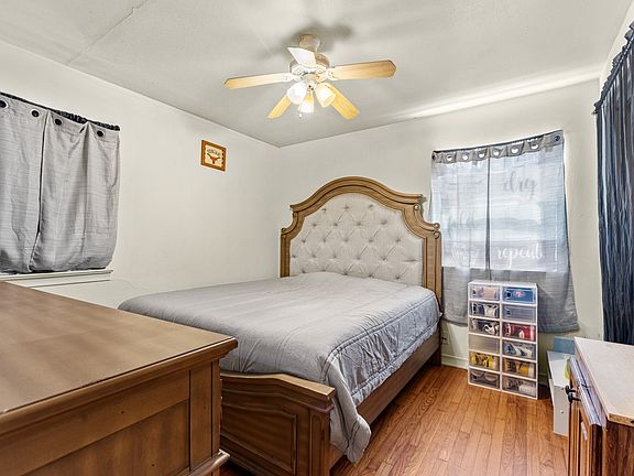 5th image of 301 W Ridgewood Dr