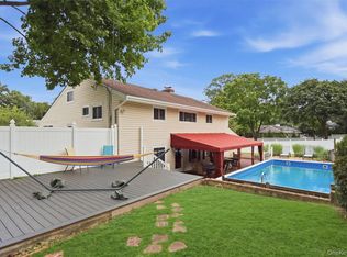 20 Old Town Lane, Huntington, NY 11743