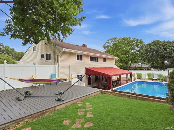 20 Old Town Lane, Huntington, NY 11743