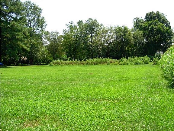 Side view of yard behind the out building