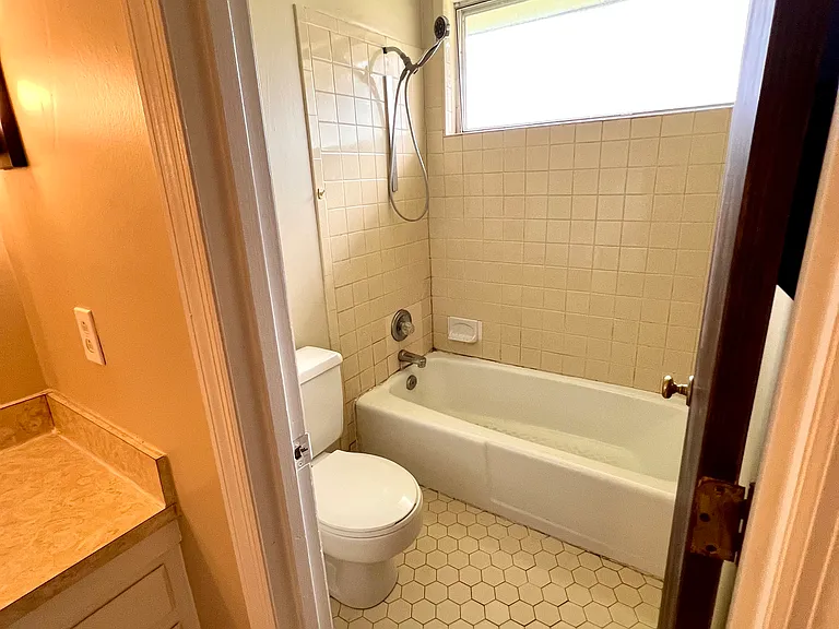 600 Brooks Rd — Photo 18