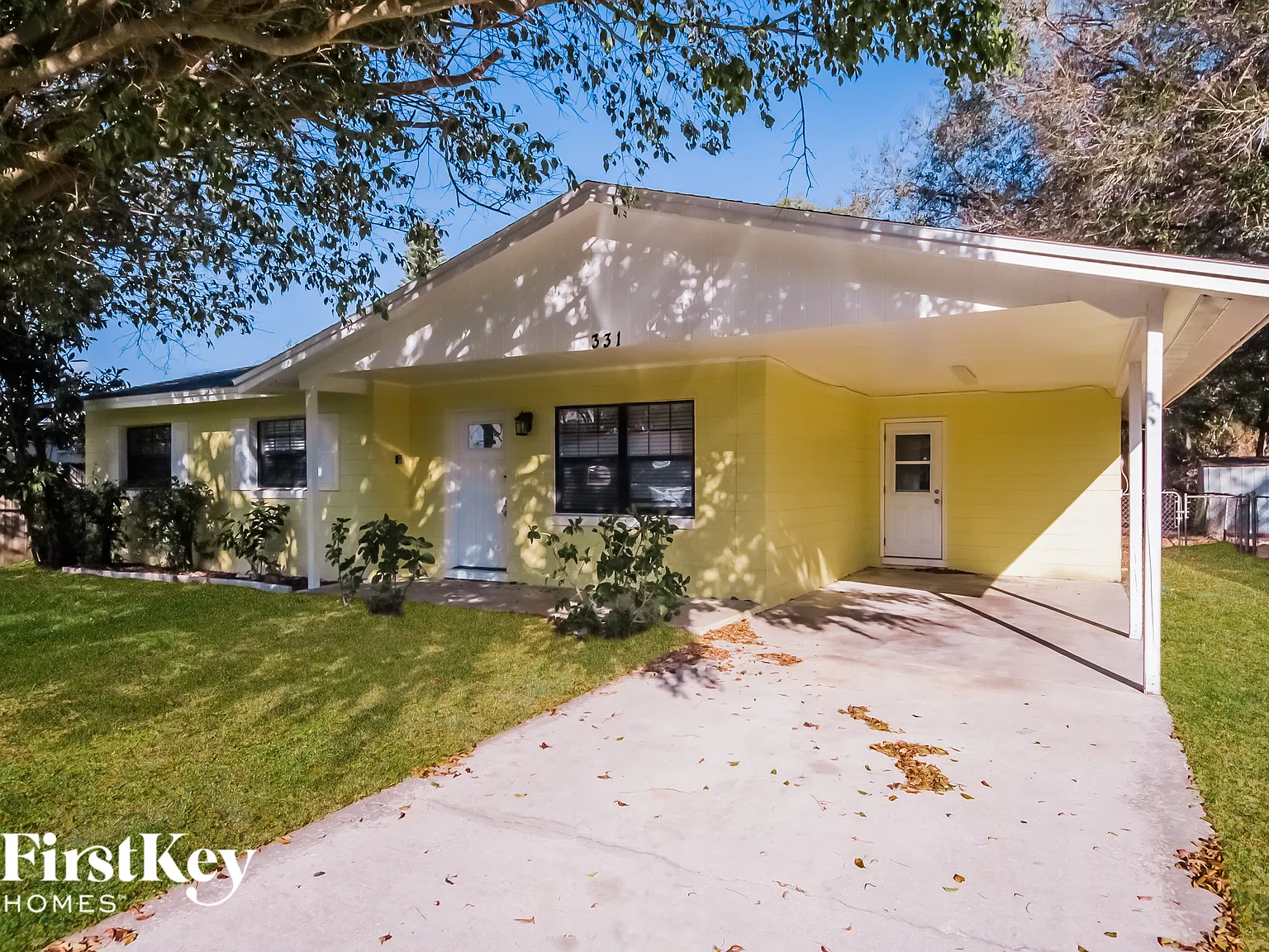 3 bed, 2.0 bath, 1220 sqft, $2,355 — Photo 2