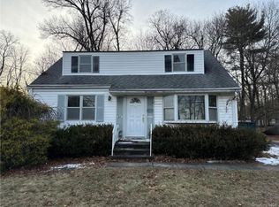 27 Harding St, Pearl River, NY 10965