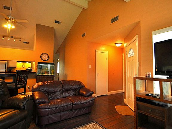 3rd image of 7623 Pepperbrook Dr